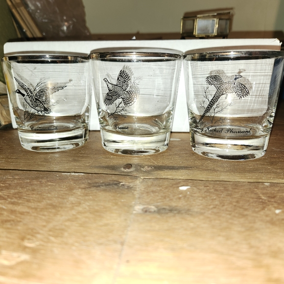 Other - Vintage Glass Tumbler Set with Gold Accents